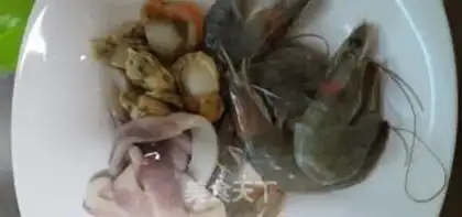 Make Seafood noodles step 1
