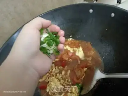 Make Tomato fried eggs step 6