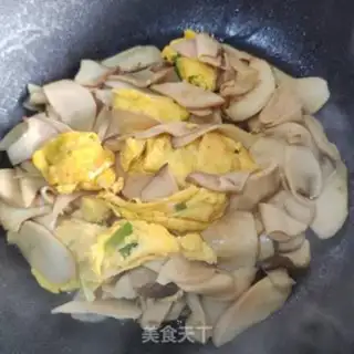 Make Eggs and apricot mushrooms step 5
