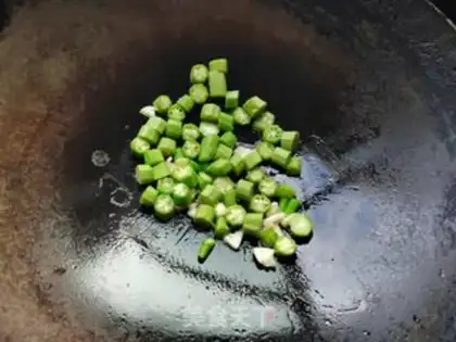 Make Shrimp skin egg soup step 1