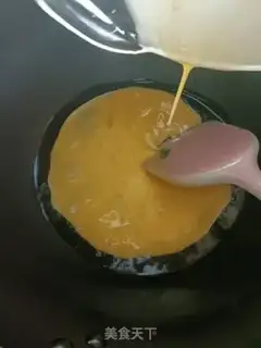 Make Autumn fried eggs step 1