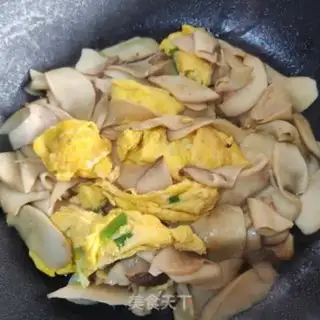 Make Eggs and apricot mushrooms step 6