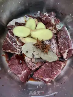 Make Red roast steak noodles step 3