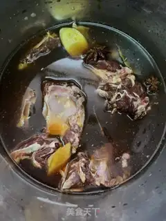 Make Red roast steak noodles step 4