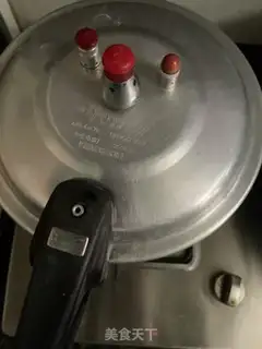 Make Red roast steak noodles step 5