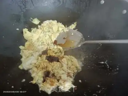 Make Onions, fried eggs step 4