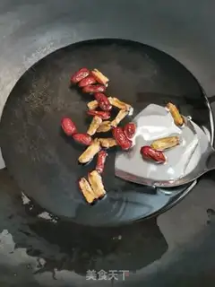 Make Smelt, red date soup step 1