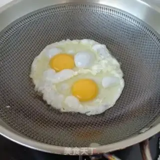 Make Fried egg soup step 2