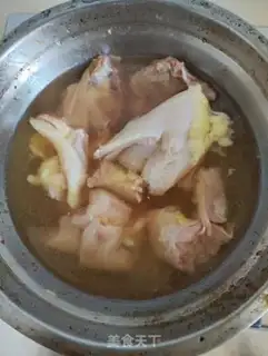 Make Spring chicken bone soup step 0