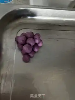 Make Grape buns step 2