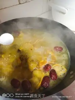 Make Red-tree worm chicken soup step 1
