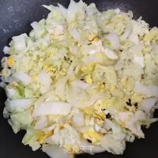 Make Egg cabbage soup step 4