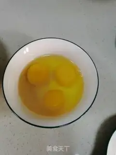 Make Scrambled eggs step 1