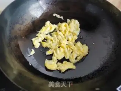Make Autumn egg fried rice step 3