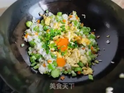 Make Autumn egg fried rice step 6