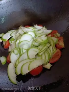 Make Pumpkin tomato fried eggs step 2