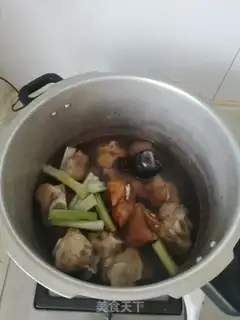 Make Spicy pig hoof step 2