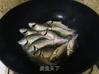Make Tomato mackerel soup step 1