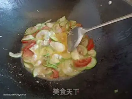 Make Pumpkin tomato fried eggs step 4