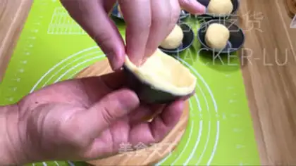 Make Hong Kong cookies step 14