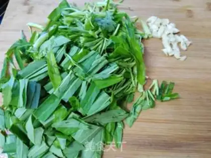 Make Scrambled eggs step 1