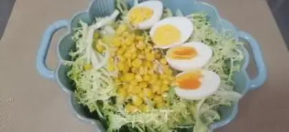 Make A chrysanthel salad step 1