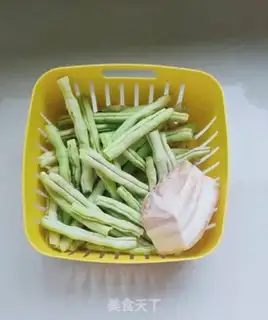 Make Five flowers and white beans step 0