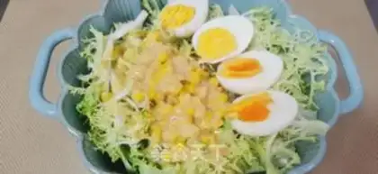 Make A chrysanthel salad step 2