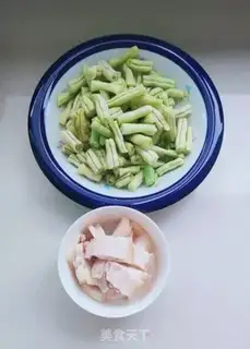 Make Five flowers and white beans step 1