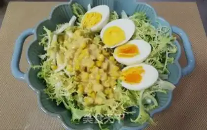 Make A chrysanthel salad step 3