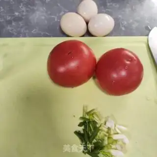 Make Tomato fried eggs step 0