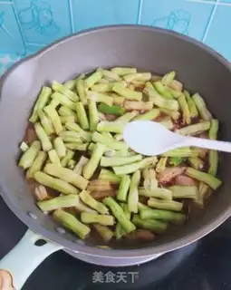 Make Five flowers and white beans step 8