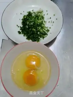 Make radish and egg fried rice step 1