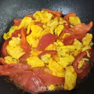 Make Tomato fried eggs step 5