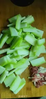 Make Shrimp melon soup step 1