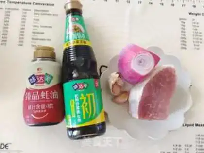 Make Black pepper onion fried pork step 0