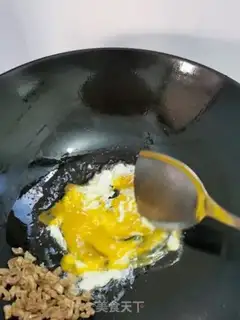 Make radish and egg fried rice step 5