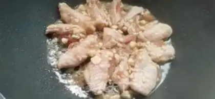 Make Garlic chicken wings step 1