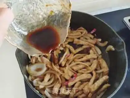 Make Black pepper onion fried pork step 6