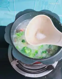 Make Ham and egg congee step 7