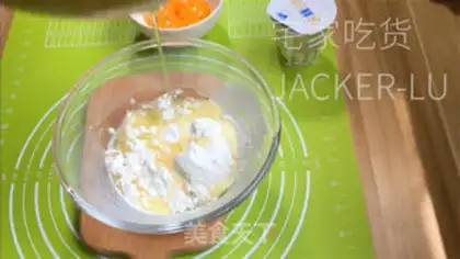 Make Old cream cake step 0