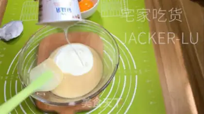 Make Old cream cake step 1