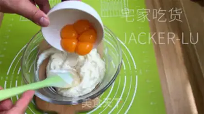 Make Old cream cake step 2