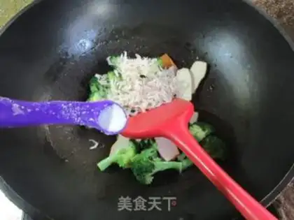 Make Shrimp fragrance and broccoli step 4
