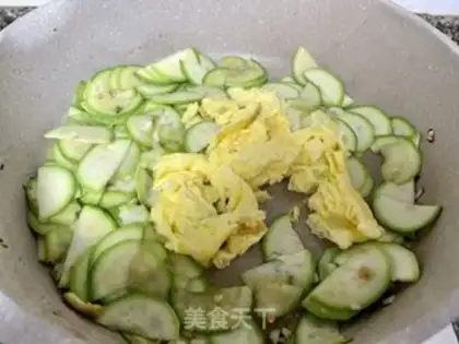 Make Scrambled eggs step 4