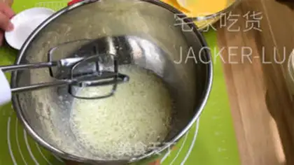Make Old cream cake step 4