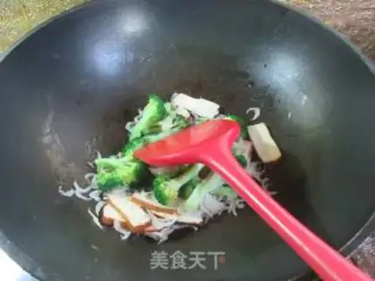Make Shrimp fragrance and broccoli step 5