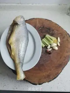 Make Spicy yellowfish step 0