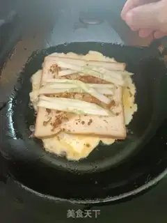 Make Egg fried toast step 6