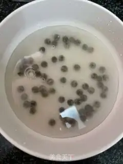 Make Black Sugar Pearl Milk Tea step 1